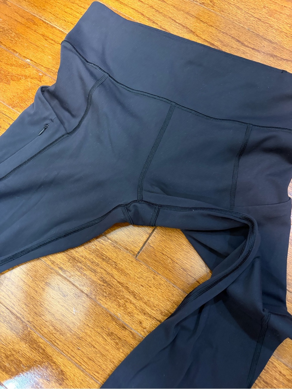 213. Athleta black full length leggings with pockets medium - Picture 4 of 5